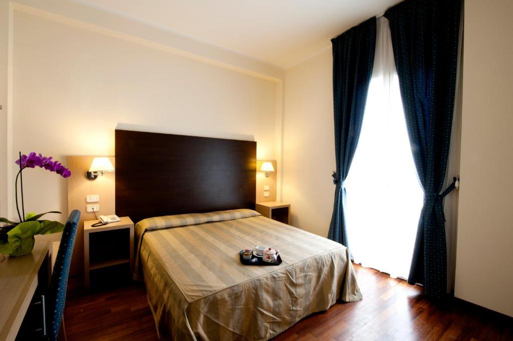 Hotel Royal Πέζαρο Δωμάτιο φωτογραφία