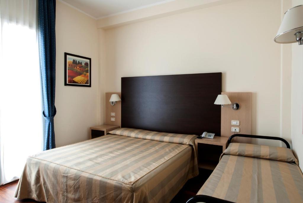 Hotel Royal Πέζαρο Δωμάτιο φωτογραφία