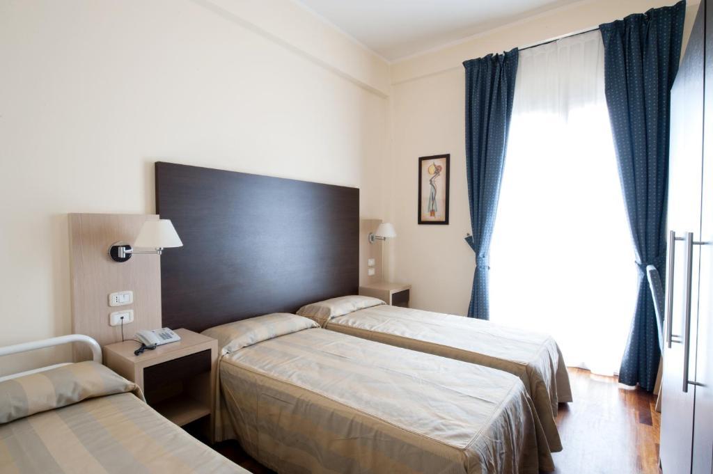 Hotel Royal Πέζαρο Δωμάτιο φωτογραφία